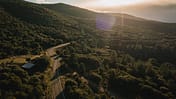 Sonnenschein über dem Parnon-Gebirge.