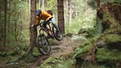 Das neue Enduro-Bike von Arc8 setzt auf den bekannten Slider-Hinterbau. Das Schweizer Carbon-Rad ist leicht und bietet spannende Details.