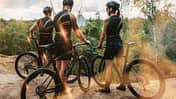 Ridley,Tomorrowland,drei Fahrer,stehend,Gravelbike
