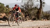 Ulrich Bartholmös auf seinem Bike beim Atlas Mountain Race 2024