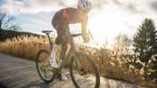 Redakteur Moritz Pfeiffer beim Training auf einem Focus Izalco Max