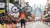Gravelbike WM 2024 Zielfoto van der Poel