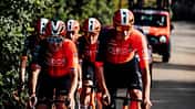 Kask,Ineos,2025,Team vor Auto,Rennrad