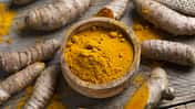 Curcuma longa, powder and rhizomes