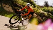 Assos of Switzerland,Kollektion FW25,Action in der Kurve