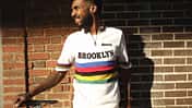 Santini x Brooklyn Kollektion,Radsportbekleidung,Actionfoto,Mauer