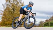 Canyon Aeroad CF SLX 7 AXS Speed,Rennrad,ROADBIKE Test,Action,Fahrerin