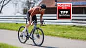 ROADBIKE Test,Ginat TCR Advanced Pro 1,Testsiegel auf Actionfoto