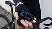 TPU Ultralight,TPU-Schlauch,in der Hand haltend