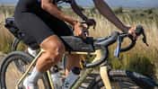 Apidura Expidition Long Tube Pack,Bikepacking,Tasche,Actionfoto