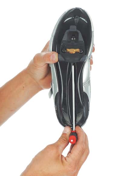 RB Cleats montieren - Horizontal ausrichten RB Cleats montieren - Horizontal ausrichten