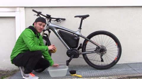 UB E-Bike putzen: So putzen Sie Ihr E-Bike richtig - die wichtigsten Wasch-Tipps Video