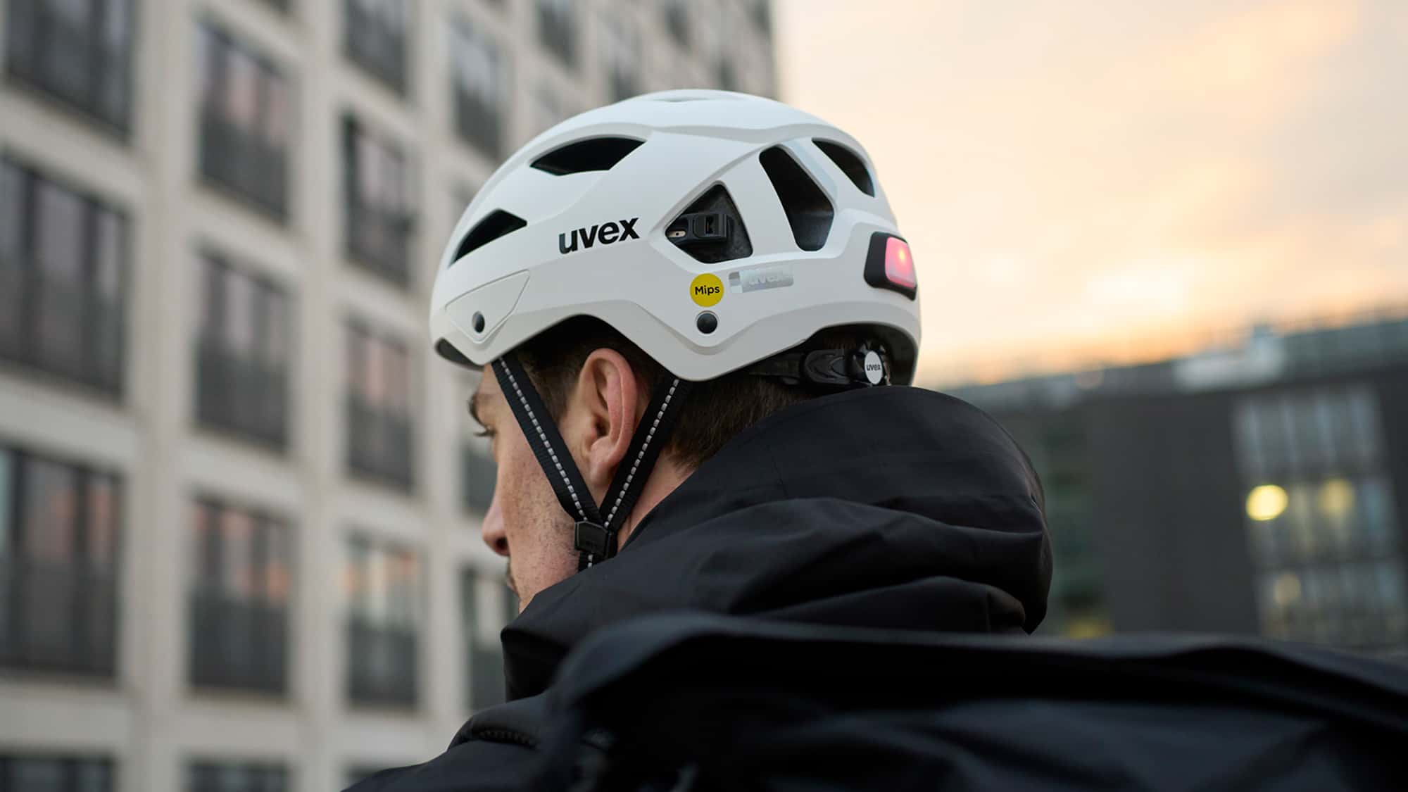 Uvex: Dieser Helm hat ein integriertes Fahrradschloss